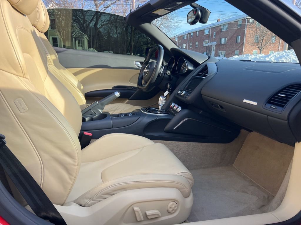 Used 2015 Audi R8 V8 w/ Extended Leather Package image 20