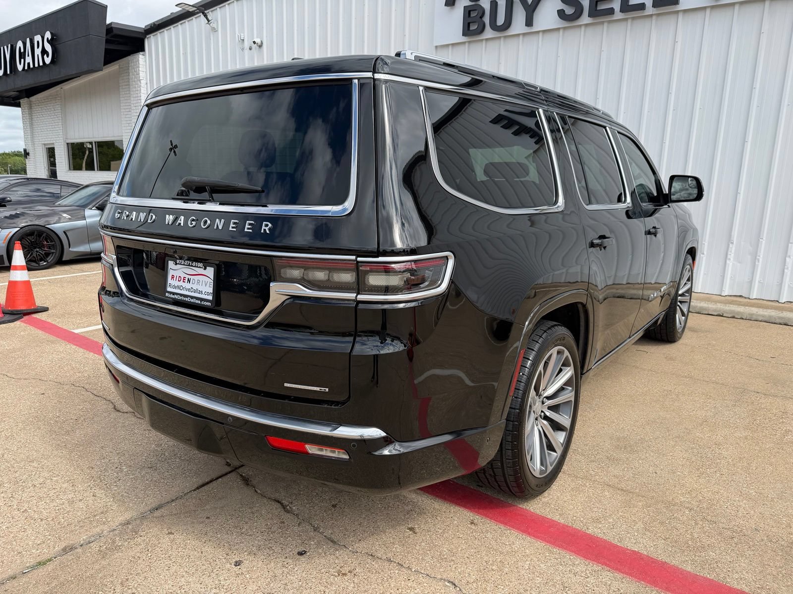 Used 2022 Jeep Grand Wagoneer Series II AWD/4WD image 7