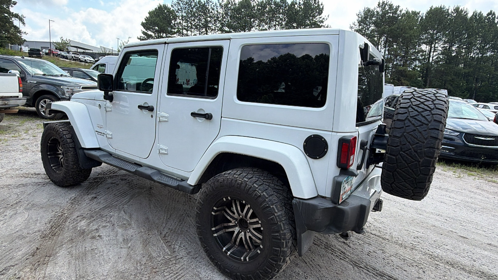 Used 2011 Jeep Wrangler Unlimited Sahara AWD/4WD image 10