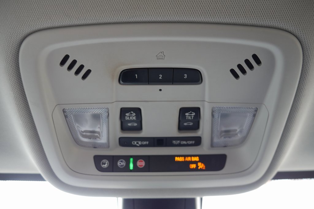 Used 2021 Chevrolet Traverse RS image 21