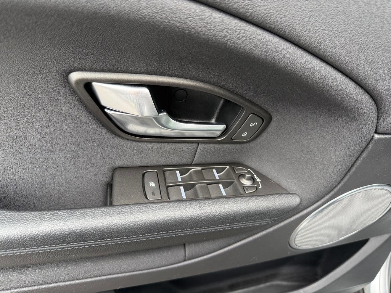 Used 2018 Land Rover Range Rover Evoque image 18