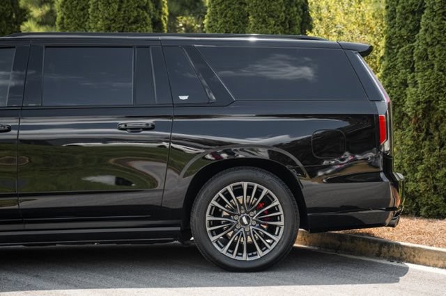 Used 2024 Cadillac Escalade ESV V w/ LPO, Floor Liner Package AWD/4WD image 12