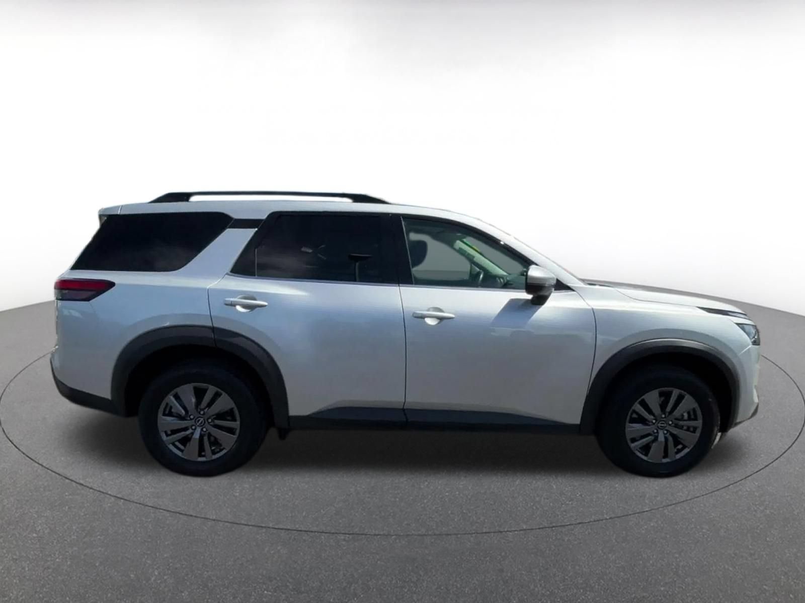 Used 2025 Nissan Pathfinder SV AWD/4WD image 15