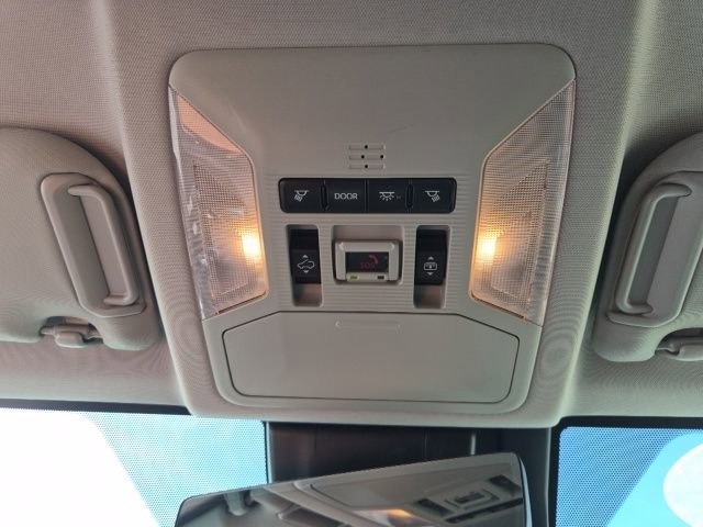 Used 2020 Toyota RAV4 Limited image 37