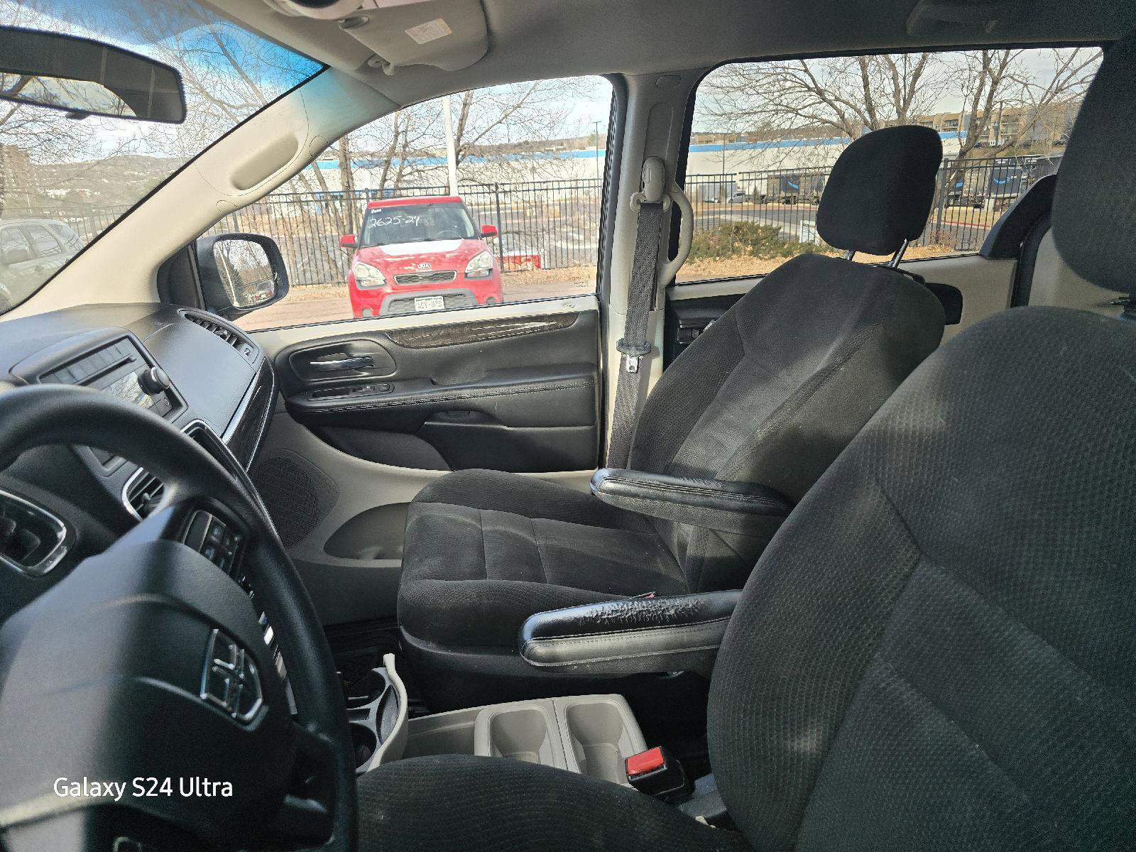 Used 2016 Dodge Grand Caravan SE w/ Quick Order Package 29E SE image 3