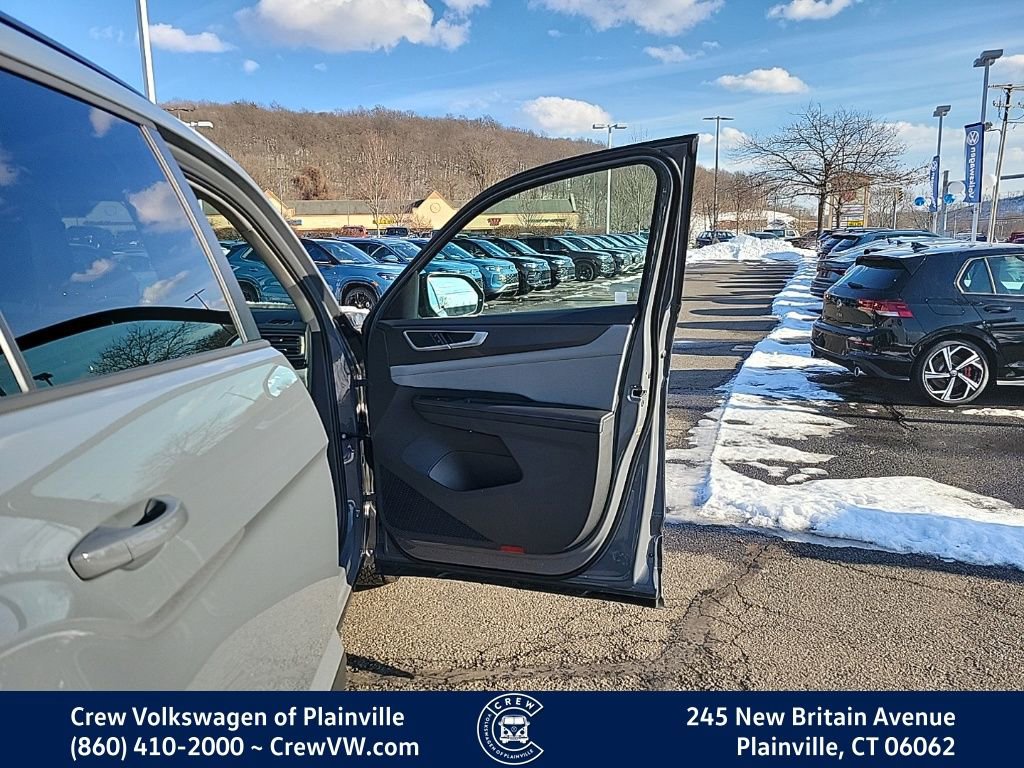 Certified 2025 Volkswagen Atlas Peak Edition SE image 42