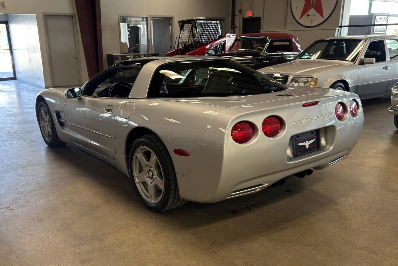 Used 1997 Chevrolet Corvette Coupe w/ Memory Pkg RWD image 14