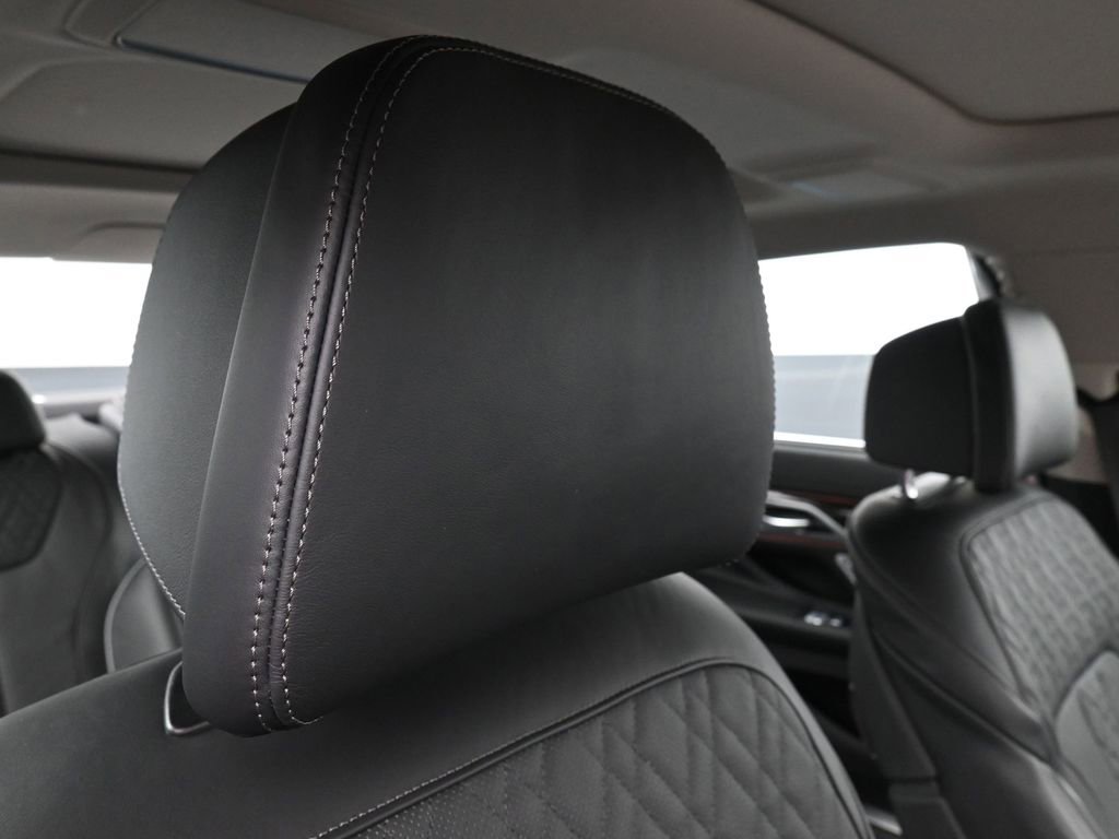 Used 2022 BMW 750i xDrive w/ Executive Package image 18