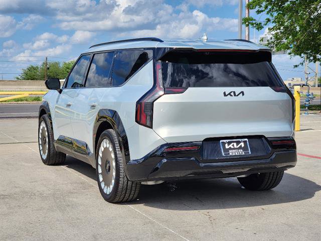 New 2026 Kia EV9 Land w/ Nightfall Edition Package image 4