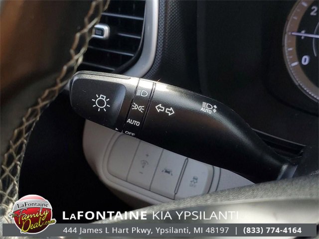 Used 2021 Hyundai Venue SEL image 22