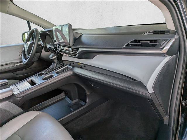 Certified 2026 Toyota Sienna XLE FWD image 22
