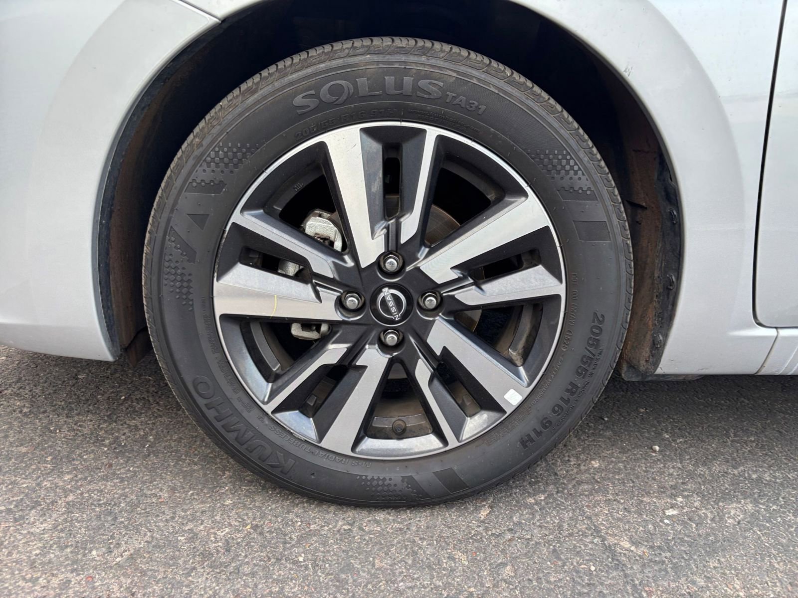 Used 2025 Nissan Versa SV FWD image 28