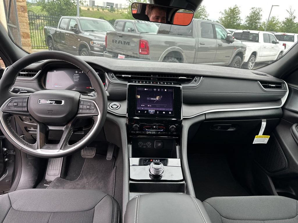 New 2026 Jeep Grand Cherokee Laredo RWD image 29
