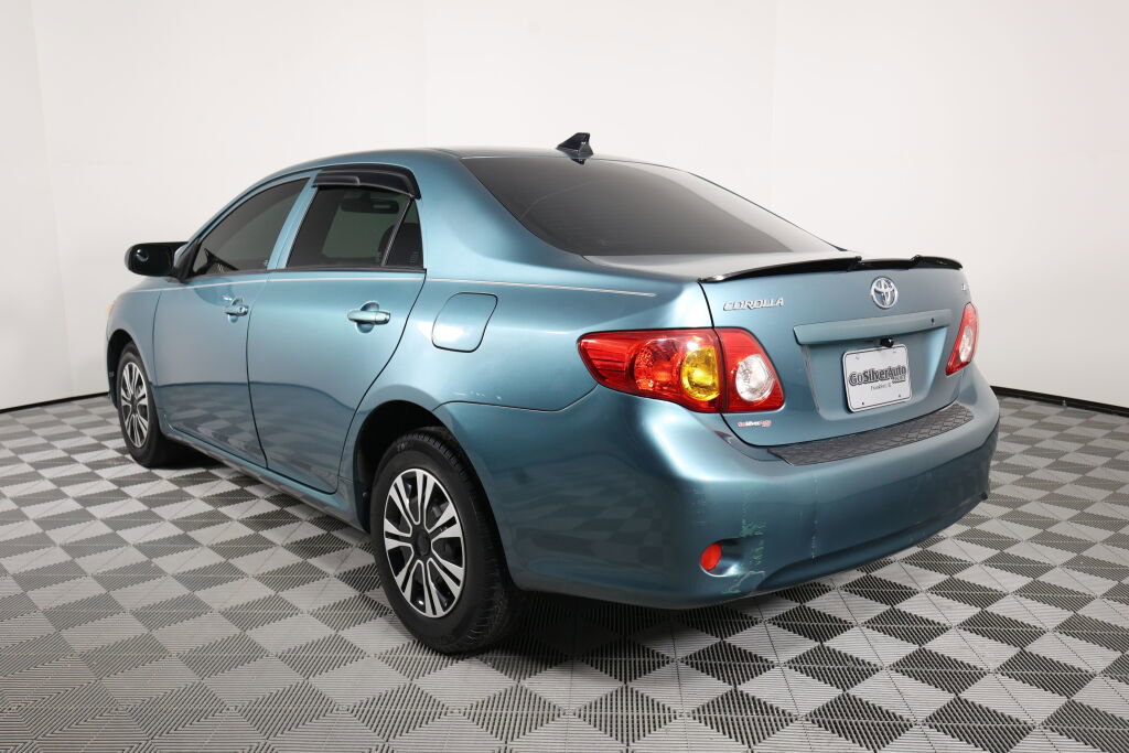 Used 2010 Toyota Corolla LE FWD image 4