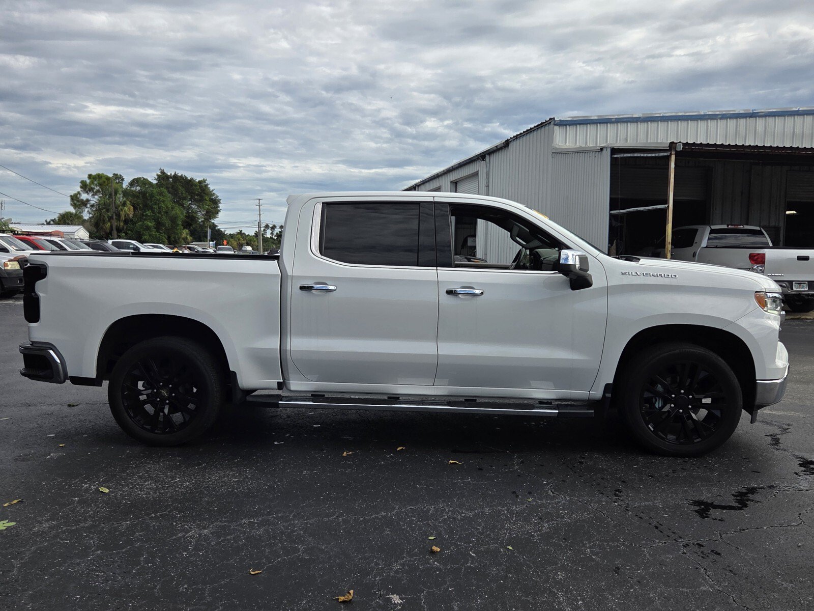 Used 2022 Chevrolet Silverado 1500 LTZ w/ LTZ Premium Package AWD/4WD image 6