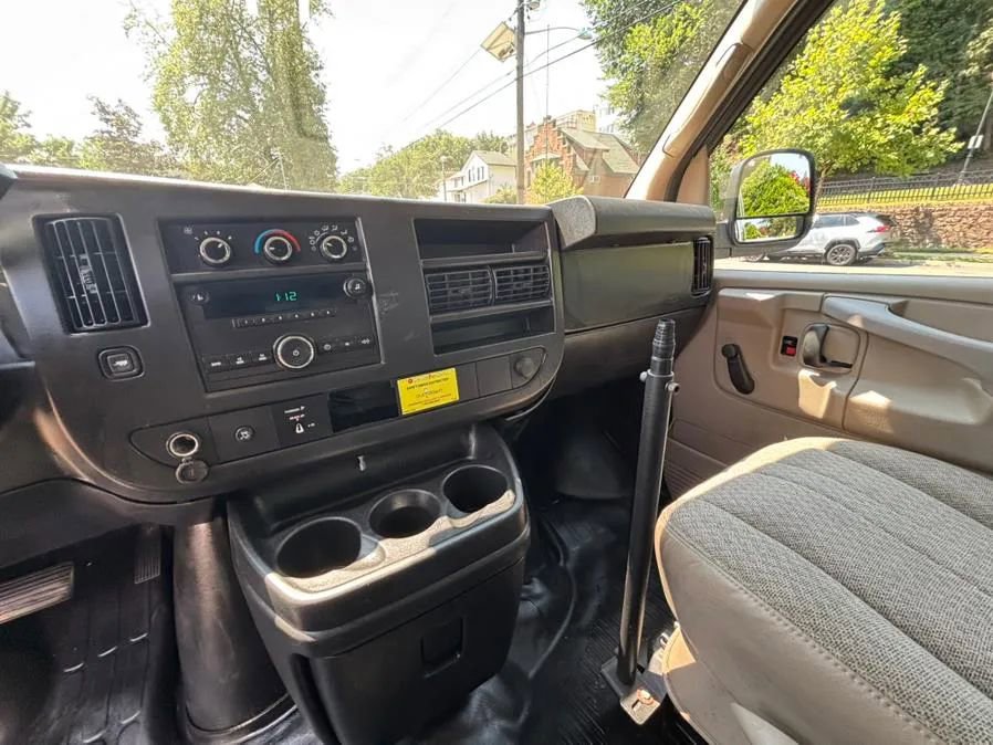 Used 2011 Chevrolet Express 2500 image 18