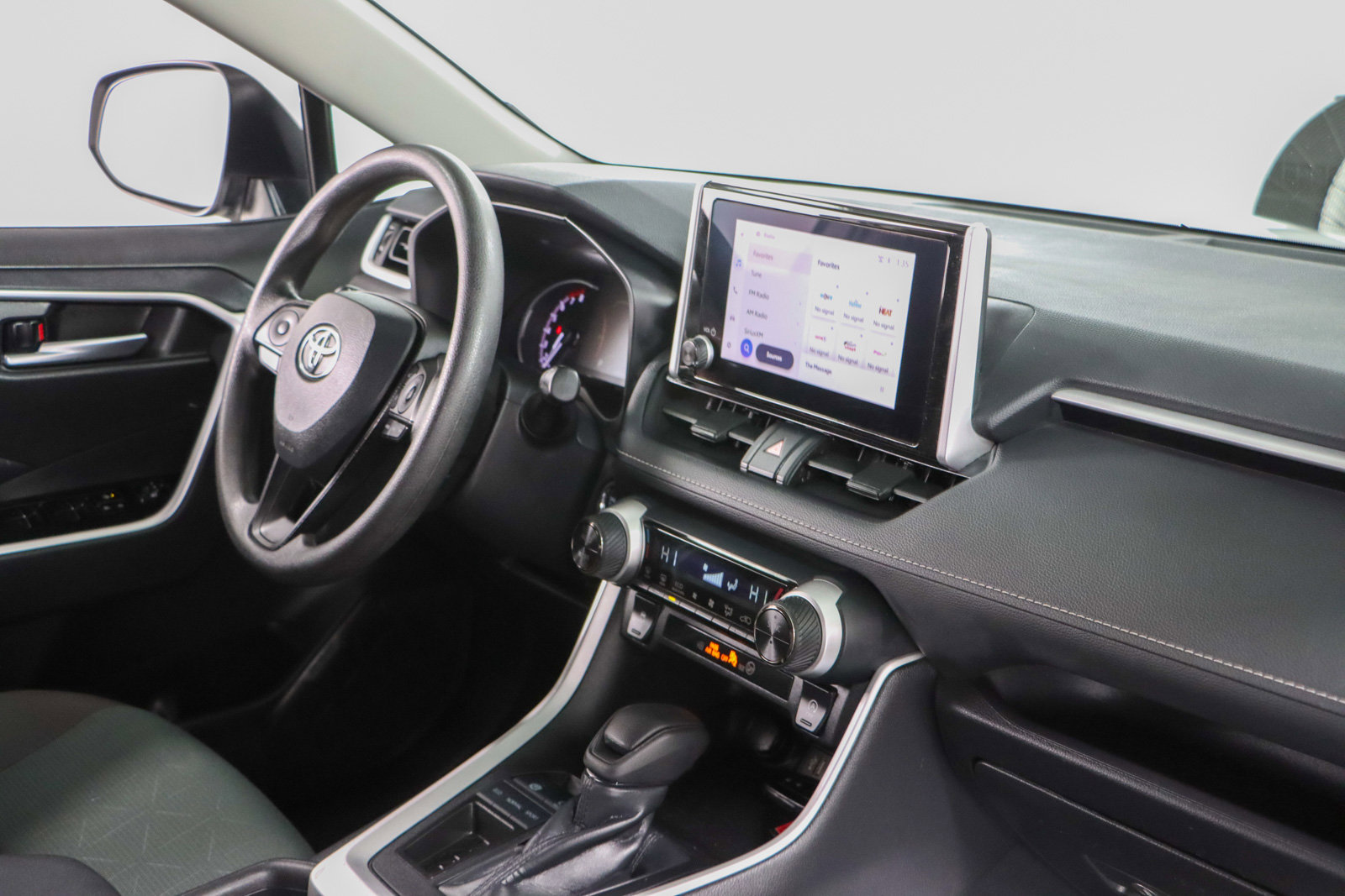 Used 2024 Toyota RAV4 XLE image 25