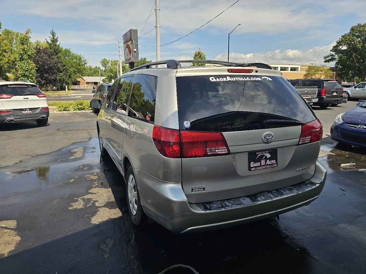 Used 2004 Toyota Sienna LE w/ LE Pkg 1 FWD image 8