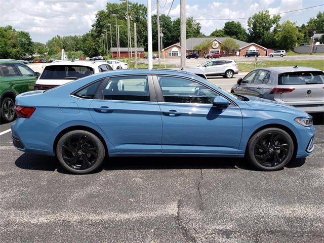New 2025 Volkswagen Jetta SE w/ Sunroof Package image 2