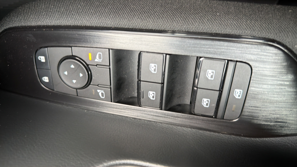 Certified 2025 Nissan Kicks S FWD image 15