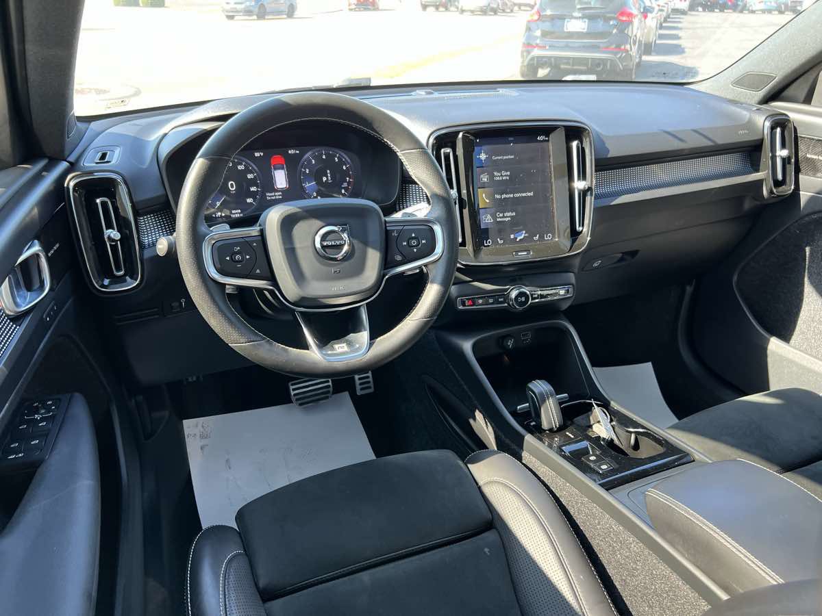 Used 2020 Volvo XC40 T5 R-Design image 13