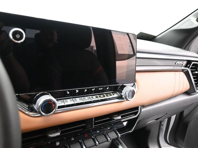Used 2024 GMC Canyon AT4 w/ Technology Package AWD/4WD image 17