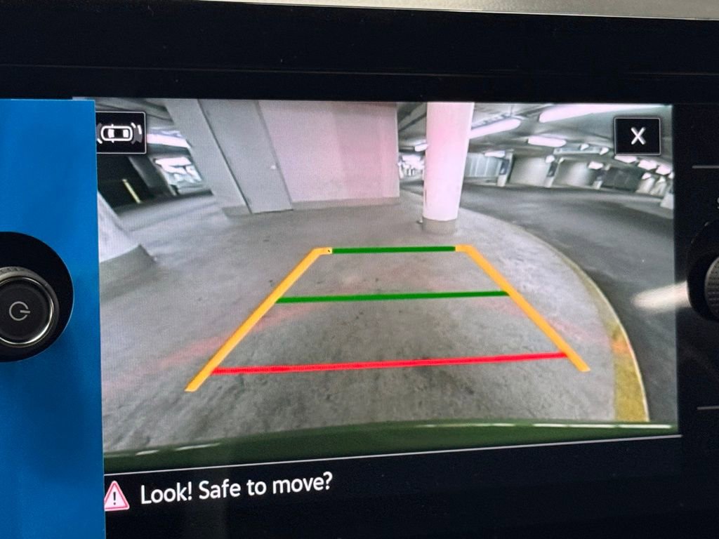 New 2025 Volkswagen Taos SE image 32