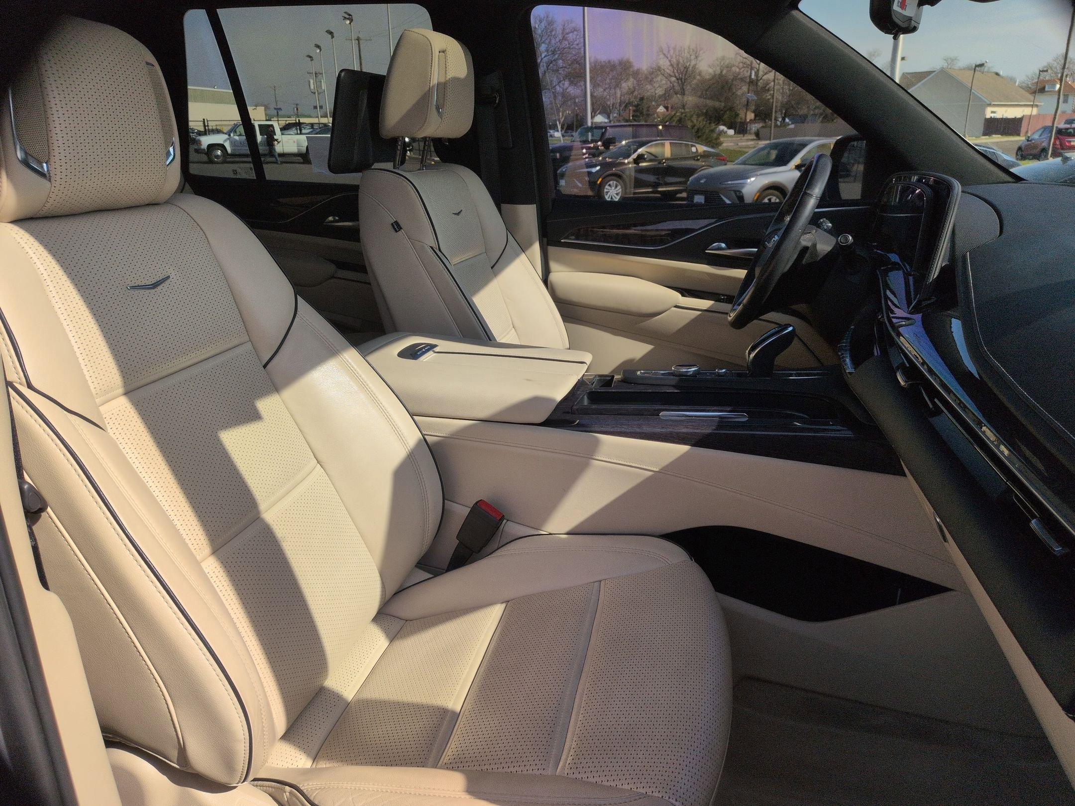 Certified 2021 Cadillac Escalade Premium Luxury image 29