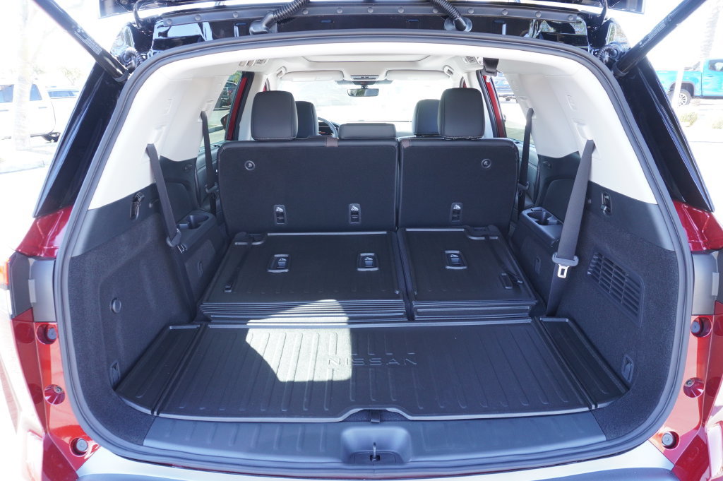New 2026 Nissan Pathfinder Platinum w/ Cargo Package AWD/4WD image 8