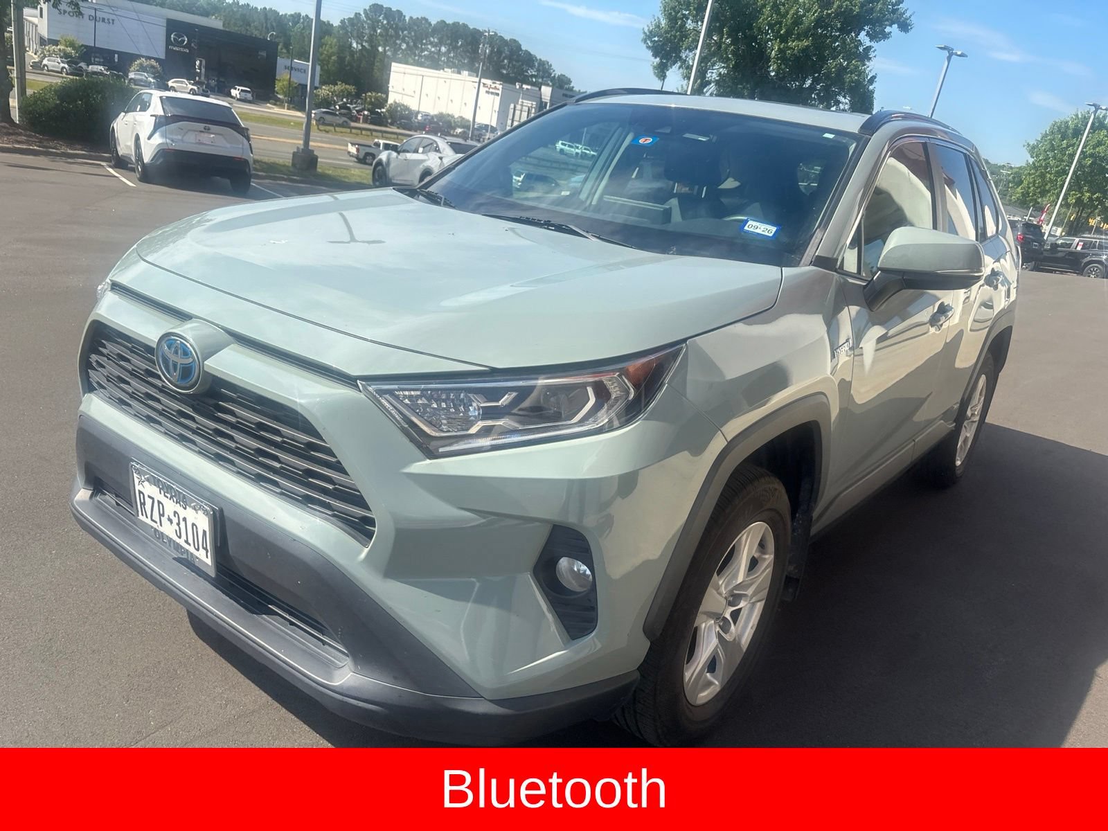 Used 2020 Toyota RAV4 XLE w/ Convenience Package AWD/4WD image 4