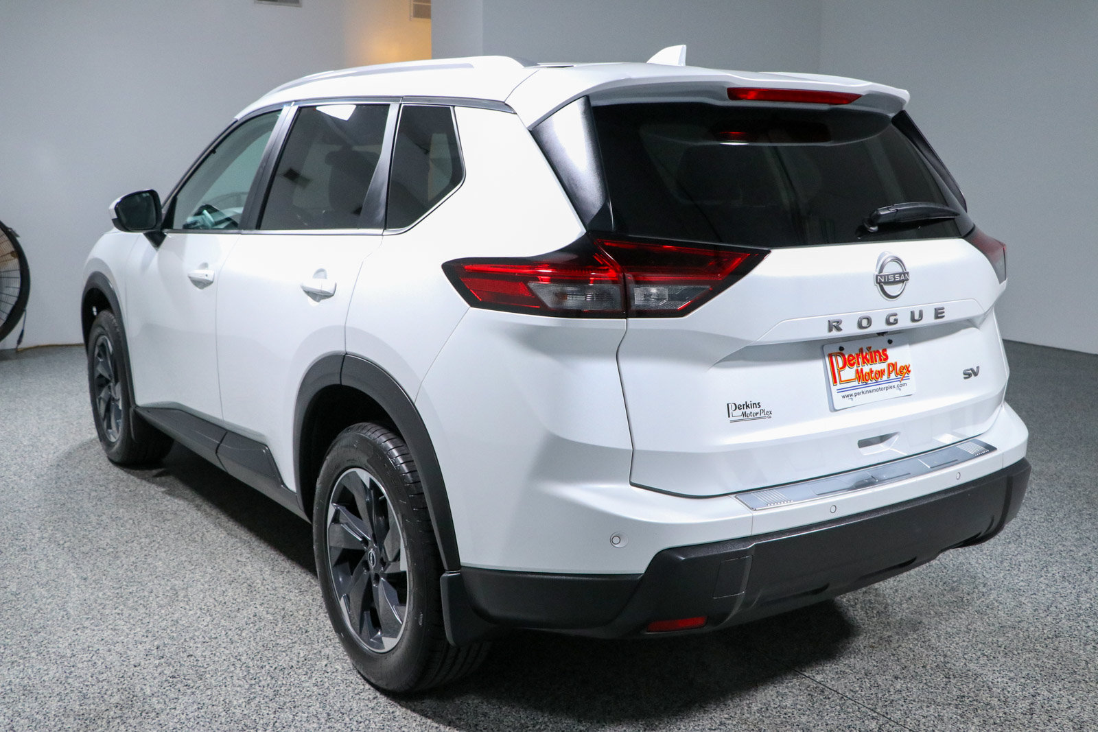 Used 2024 Nissan Rogue SV w/ SV Premium Package FWD image 9