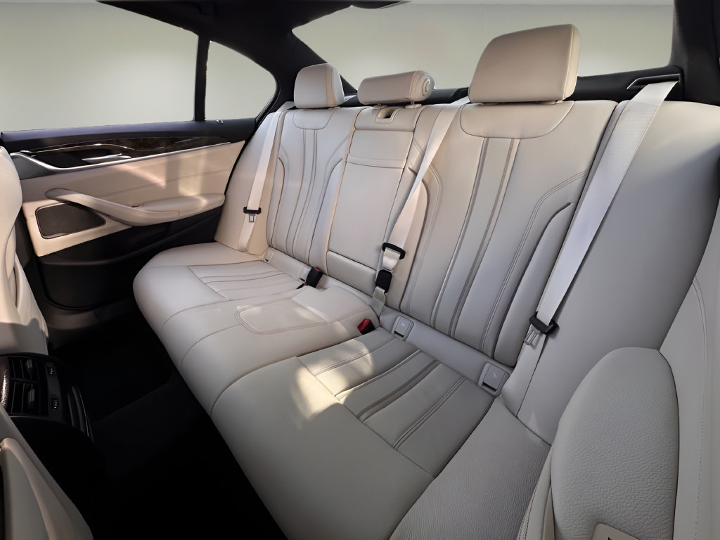 Used 2023 BMW 530i w/ Premium Package RWD image 21