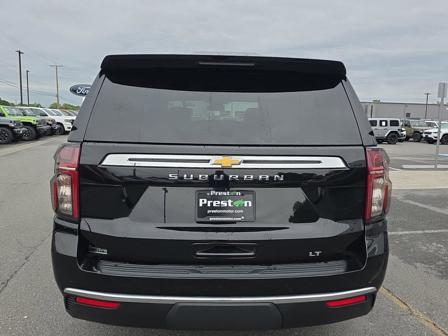 Used 2024 Chevrolet Suburban LT AWD/4WD image 8