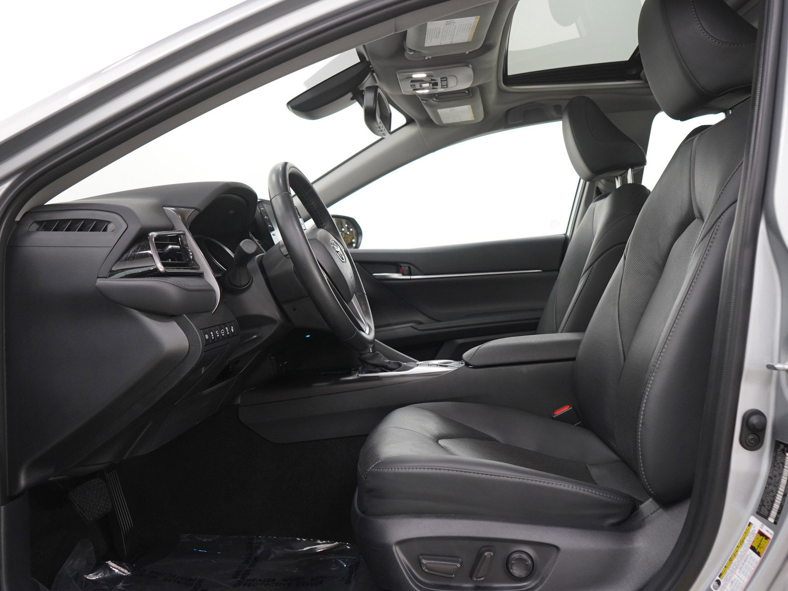 Used 2024 Toyota Camry XLE w/ Navigation Package FWD image 22