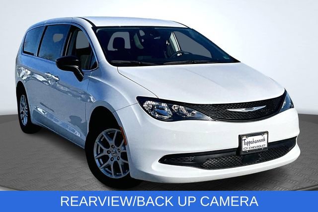 Used 2024 Chrysler Voyager LX image 3