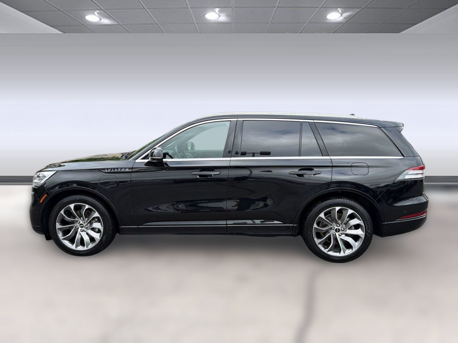 Used 2022 Lincoln Aviator Grand Touring w/ Equipment Group 301A AWD/4WD image 2