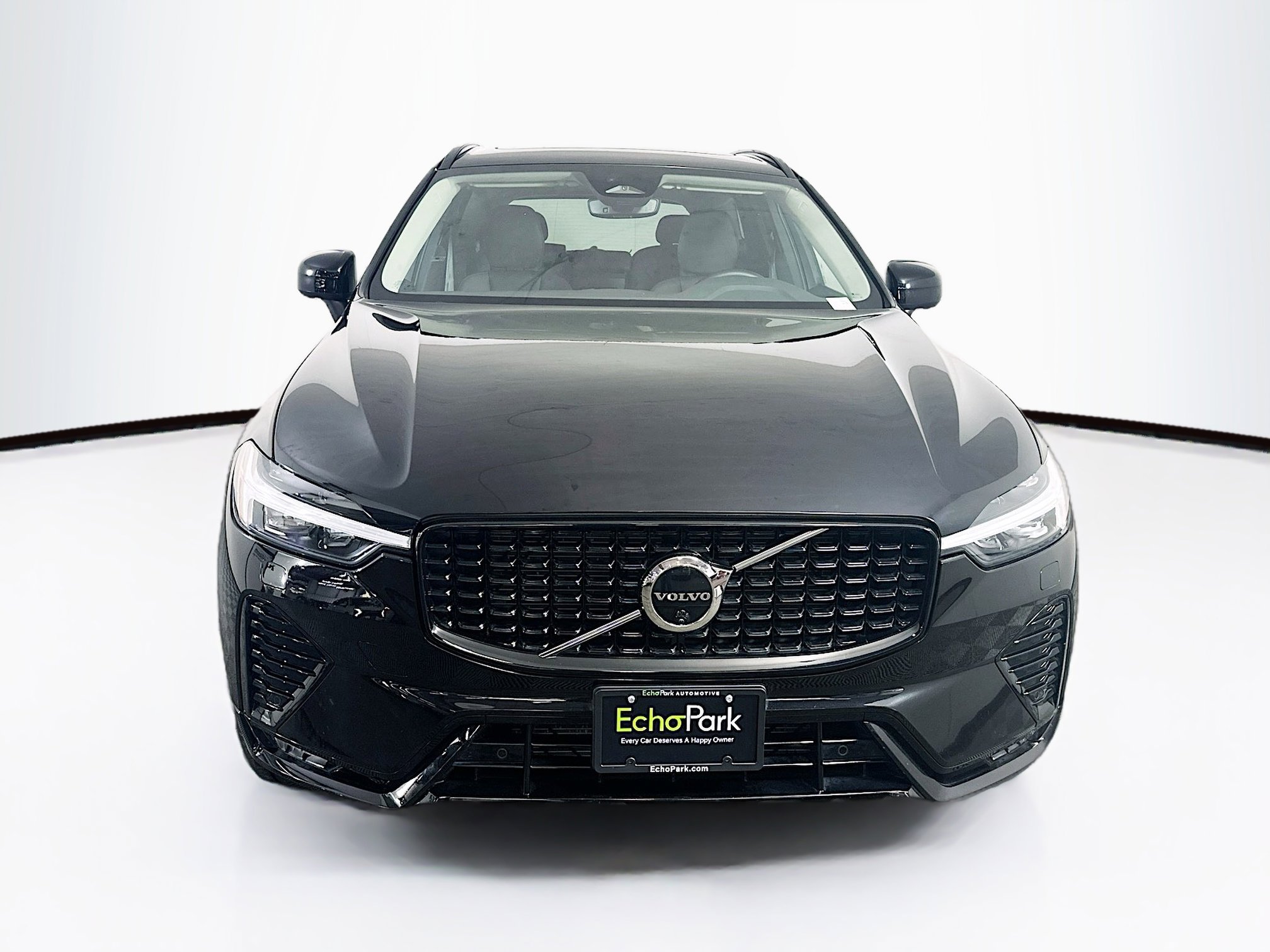 Used 2025 Volvo XC60 B5 Plus image 2