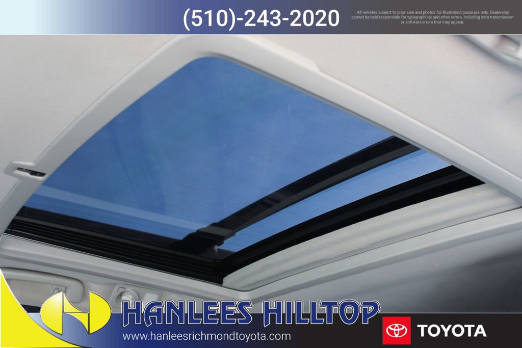 Used 2018 Toyota Sienna Limited w/ Carpet Mat Package image 19