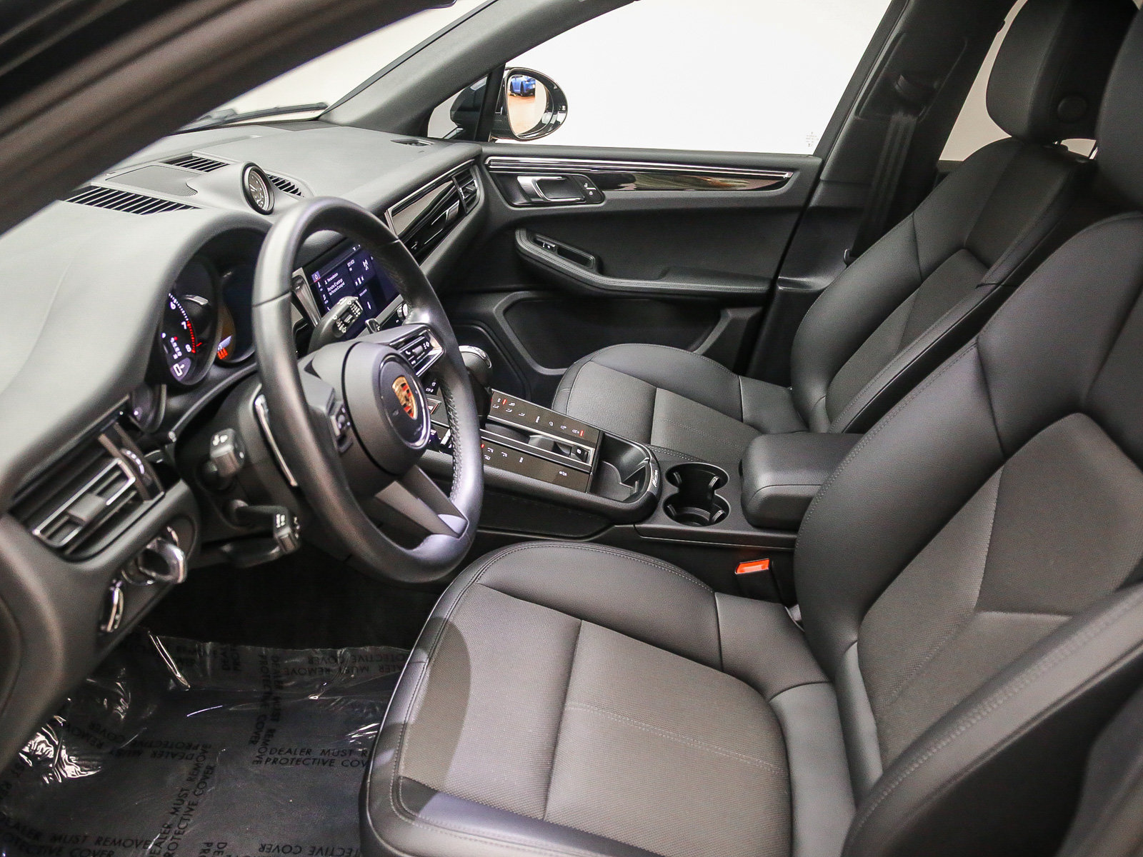 Certified 2023 Porsche Macan AWD/4WD image 21