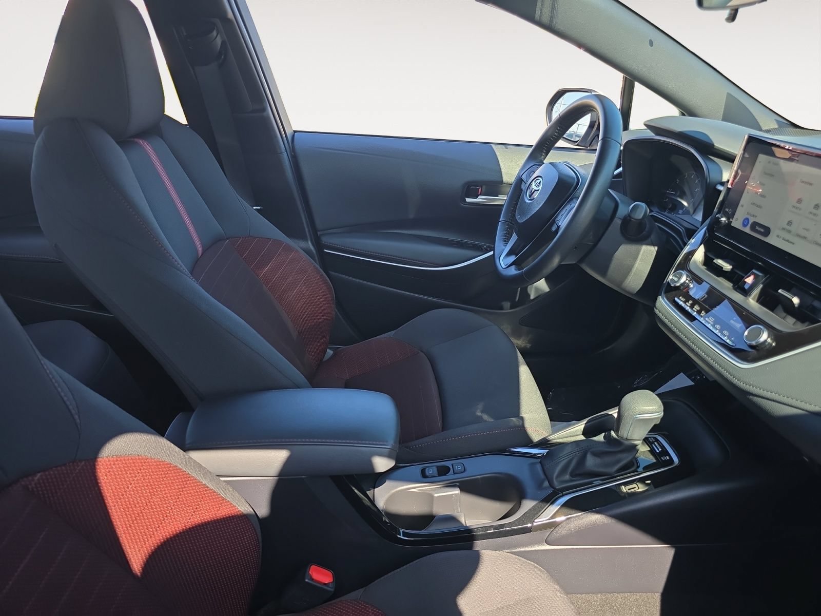 Certified 2025 Toyota Corolla SE w/ Convenience Package FWD image 15