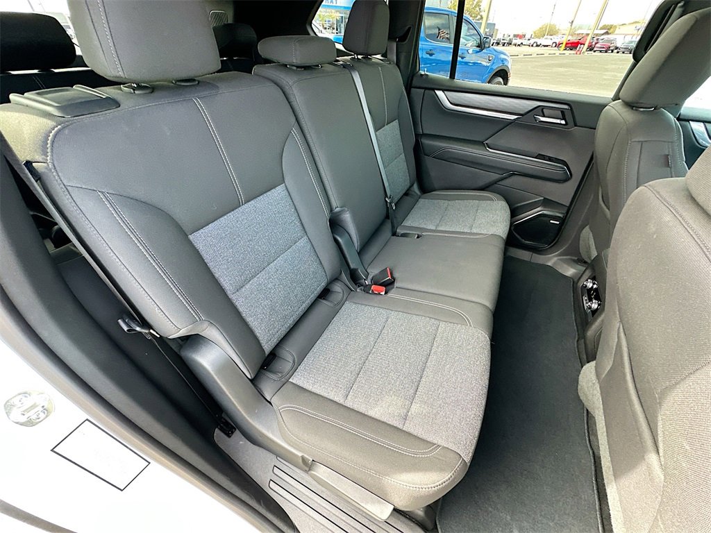 Used 2025 GMC Acadia Elevation image 28