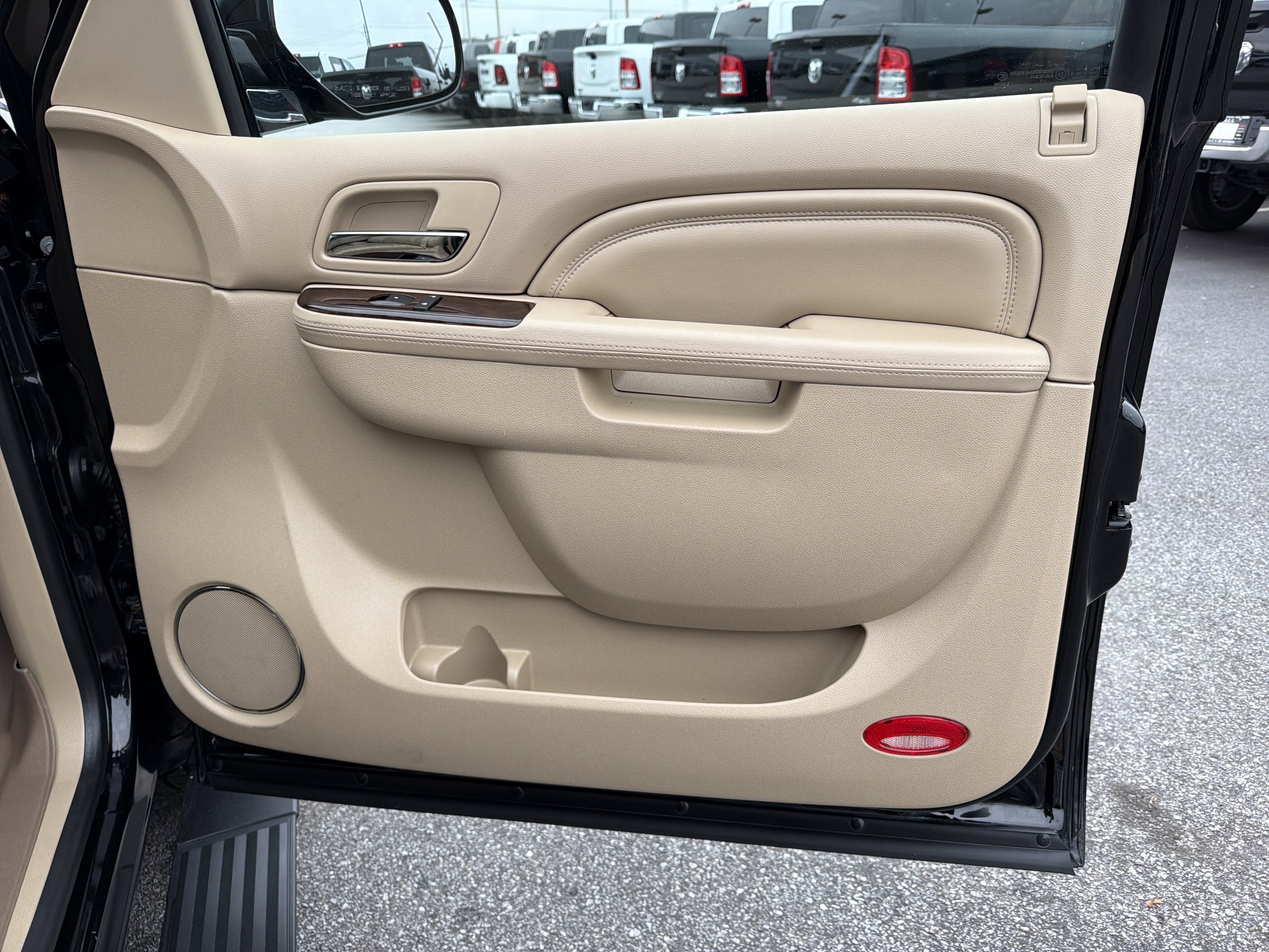 Used 2013 Cadillac Escalade EXT Premium image 16