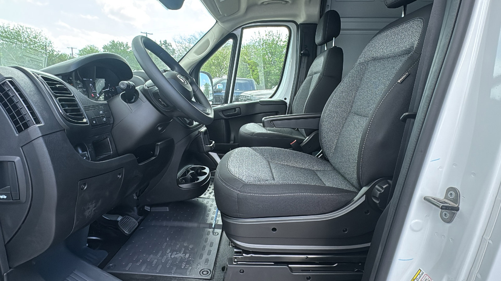 New 2026 RAM ProMaster 2500 w/ Convenience Group image 9