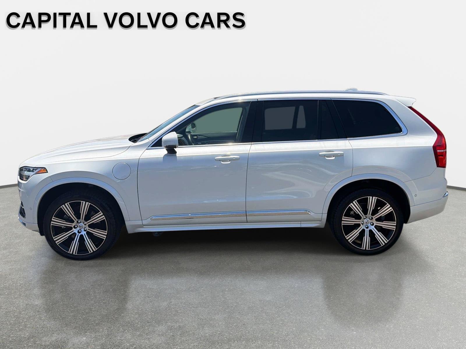 Used 2025 Volvo XC90 T8 Ultra w/ Protection Package Premier AWD/4WD image 8