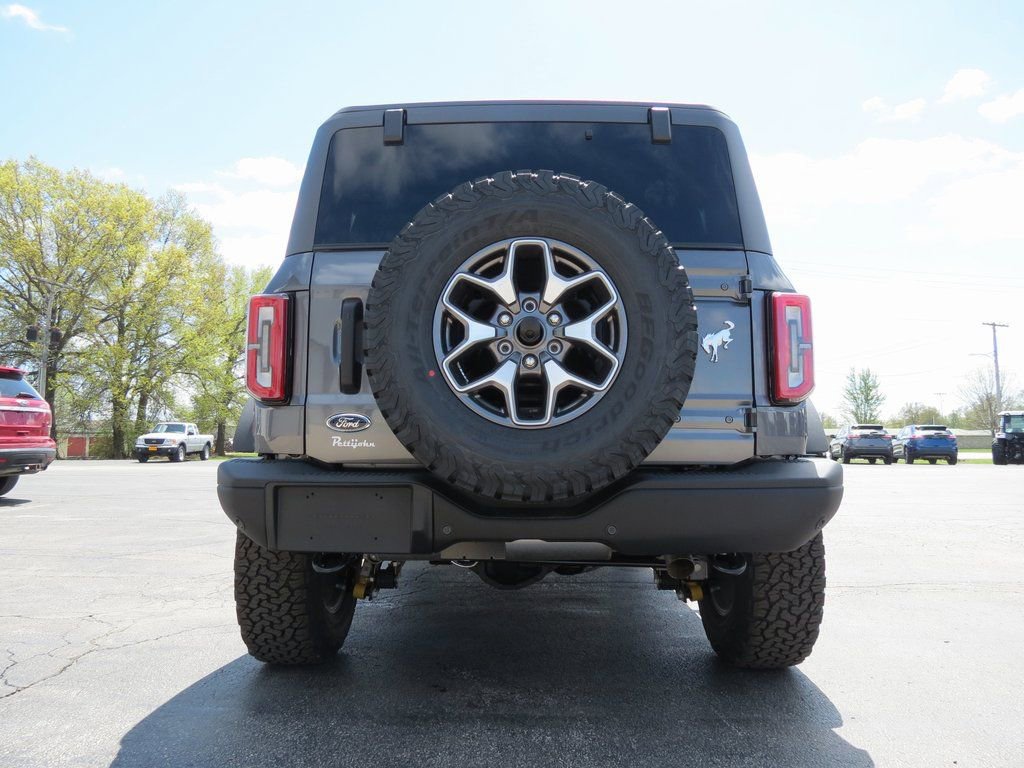 Used 2024 Ford Bronco Badlands image 6