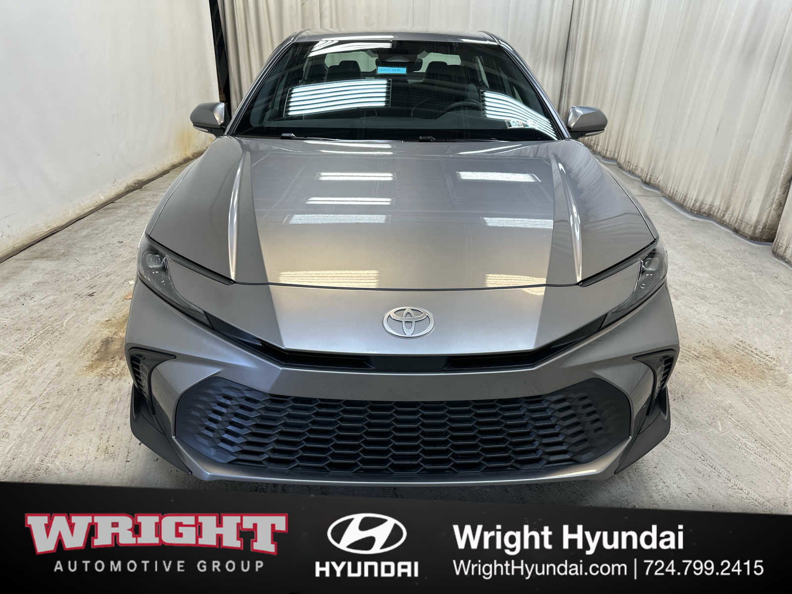 Used 2025 Toyota Camry SE w/ Convenience Package image 2