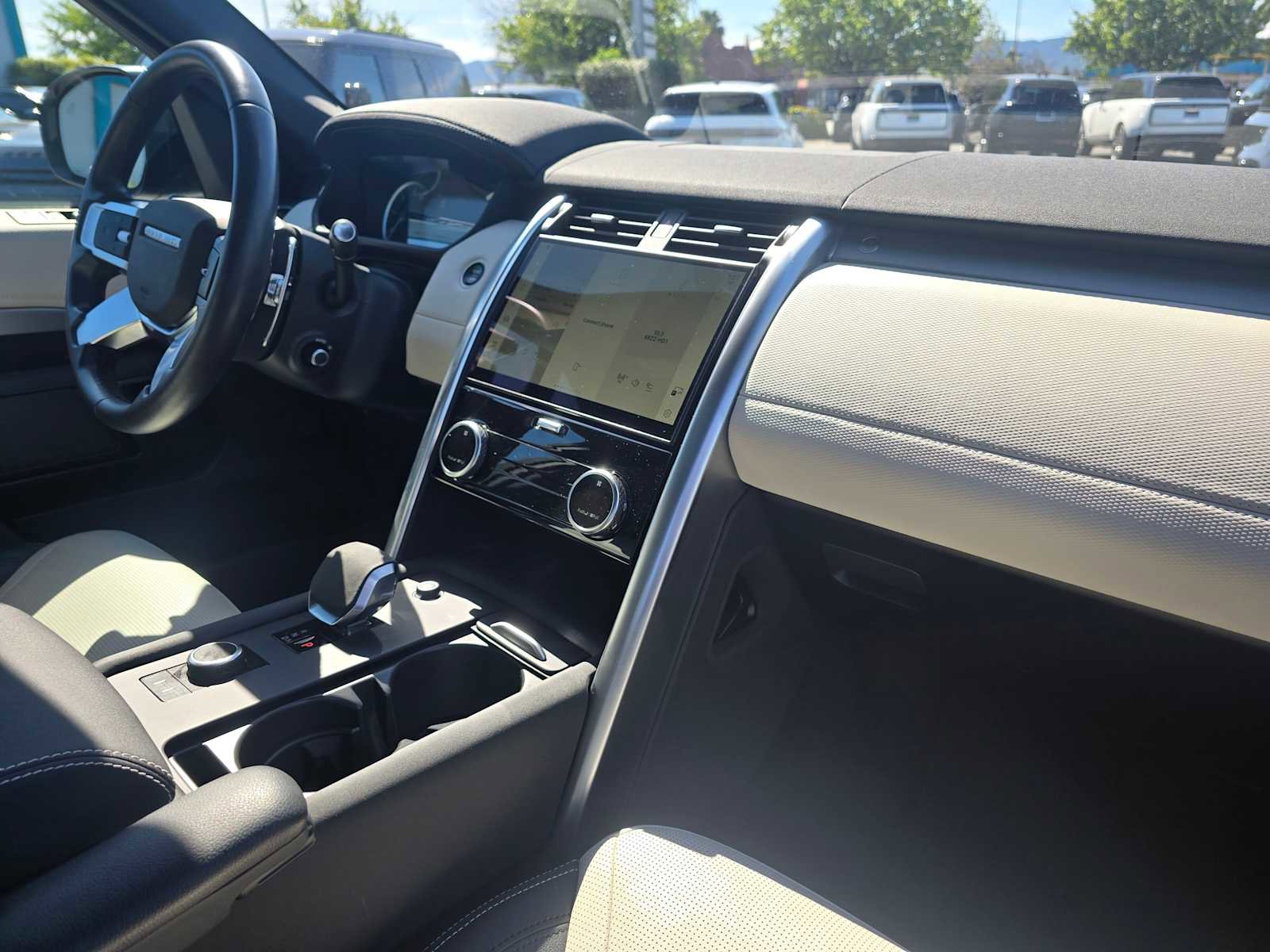 Used 2023 Land Rover Discovery S R-Dynamic image 12