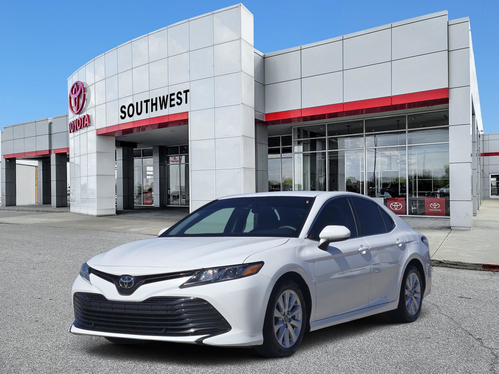 Used 2018 Toyota Camry LE FWD image 2