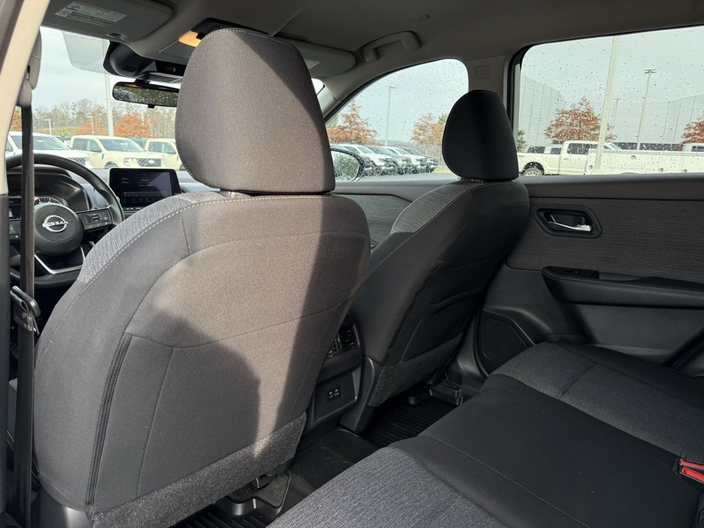 Used 2023 Nissan Rogue SV image 25