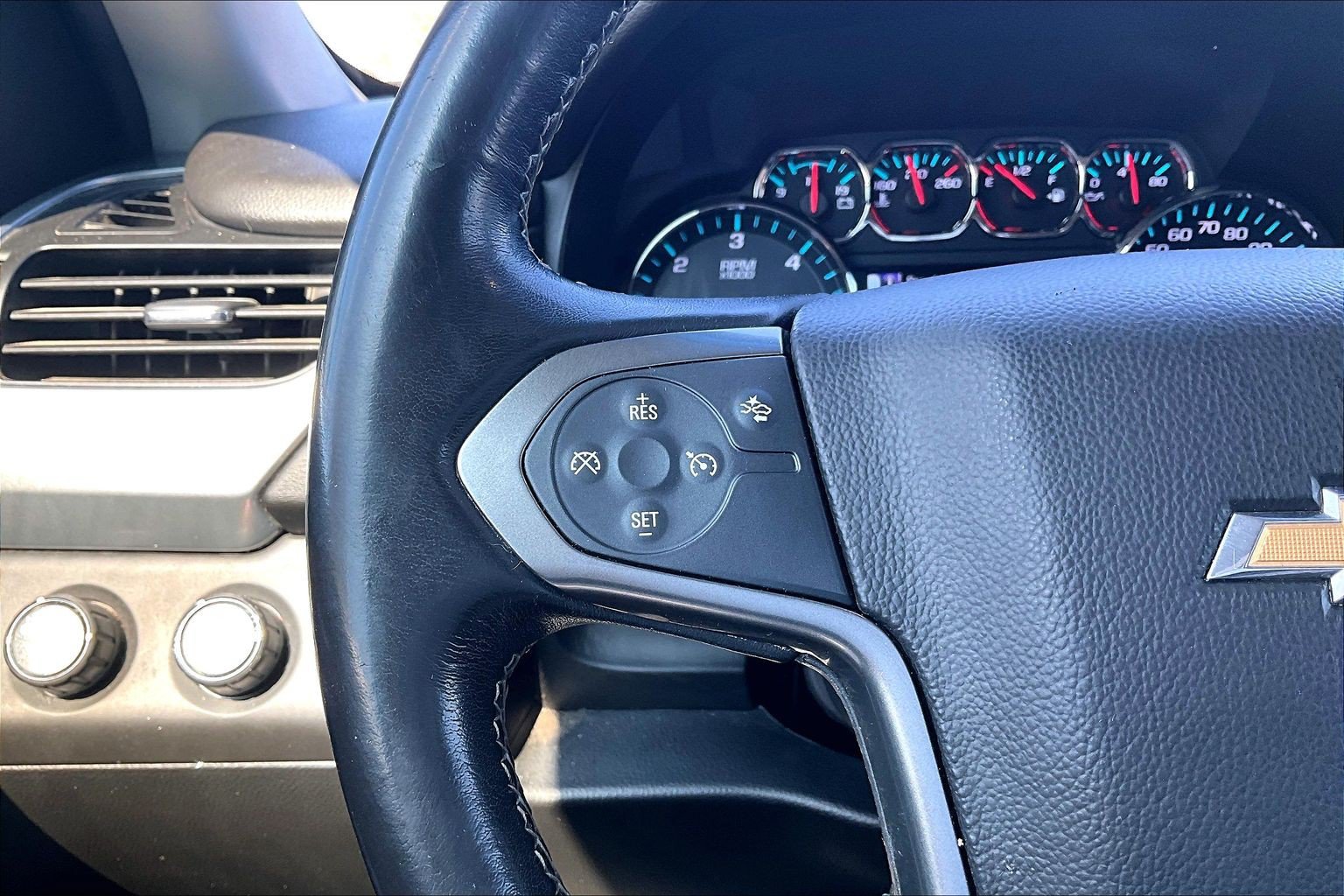 Used 2019 Chevrolet Suburban LT AWD/4WD image 11